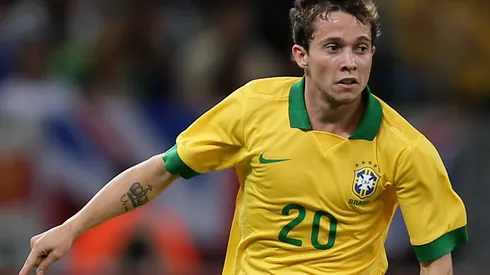 Bernard, meia-atacante, durante partida da Seleção Brasileira - Foto: Friedemann Vogel/Getty Images