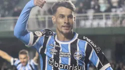 Ferreira jogador do Gremio comemora seu gol durante partida contra o Coritiba no estadio Couto Pereira pelo campeonato Brasileiro A 2023. Foto: Gabriel Machado/AGIF