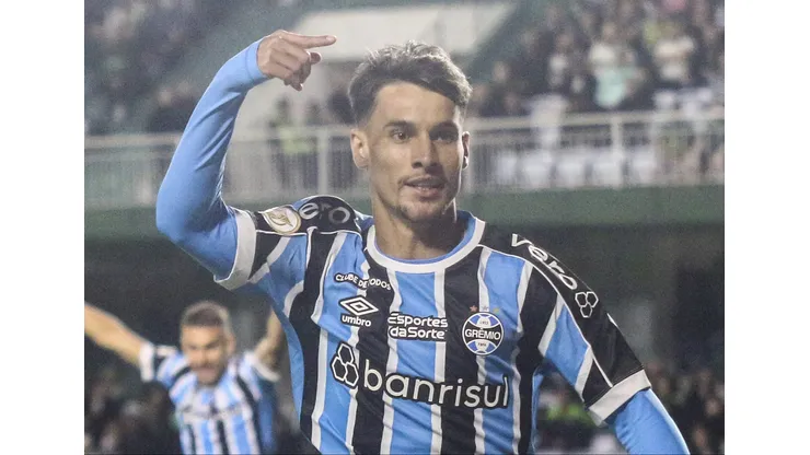 Ferreira jogador do Gremio comemora seu gol durante partida contra o Coritiba no estadio Couto Pereira pelo campeonato Brasileiro A 2023. Foto: Gabriel Machado/AGIF