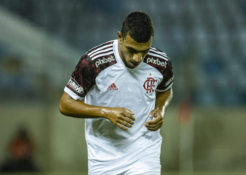 Petterson com a camisa do Flamengo.  Foto: Diogo Reis/AGIF