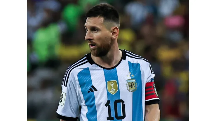 Messi, meia do Inter Miami e da Argentina, em partida contra o Brasil - Foto: Fabio Giannelli/AGIF