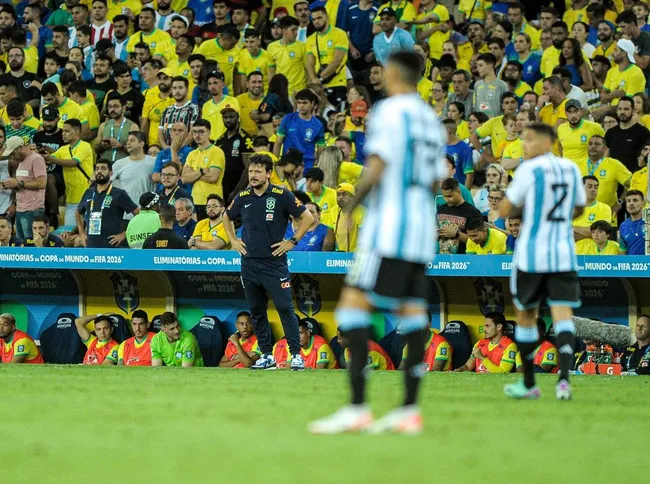 Diniz tecnico do Brasil durante partida contra o Argentina no estadio Maracana pelo campeonato Eliminatorias Copa Do Mundo 2026. Foto: Jhony Pinho/AGIF