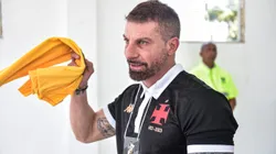 Foto: Thiago Ribeiro/AGIF - Pedrinho começa o trabalho no Vasco em 2024
