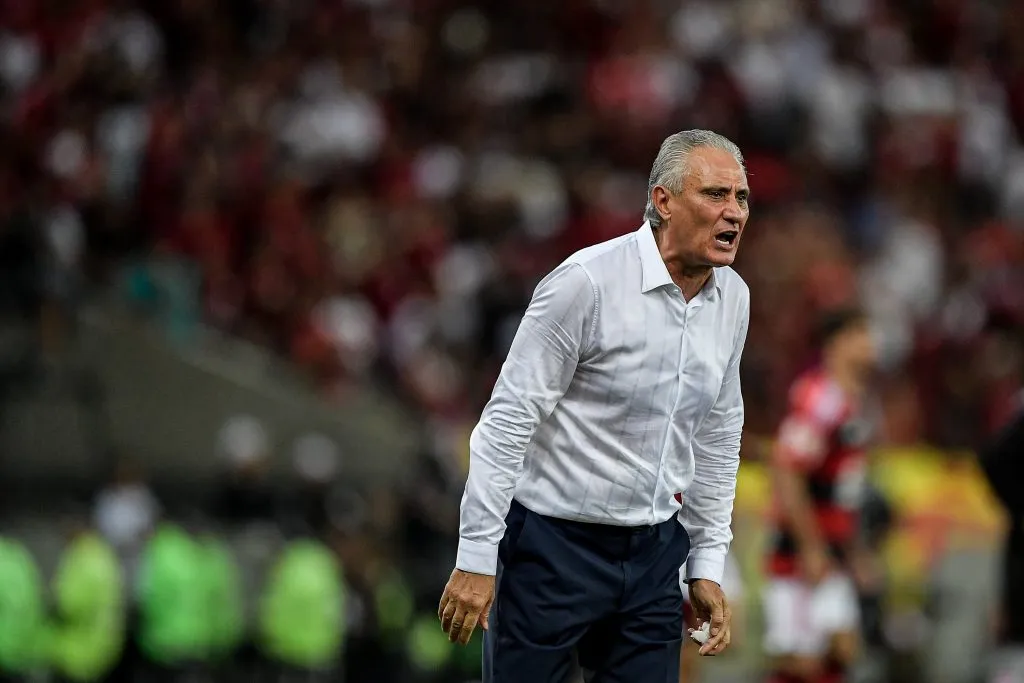 RJ – RIO DE JANEIRO – 08/11/2023 – BRASILEIRO A 2023, FLAMENGO X PALMEIRAS – Tite técnico do Flamengo durante partida contra o Palmeiras no estádio Maracanã pelo campeonato Brasileiro A 2023. Foto: Thiago Ribeiro/AGIF