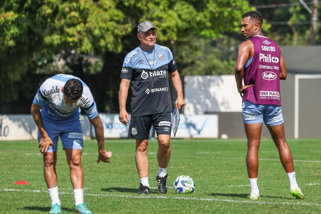 Foto: Fernanda Luz/AGIF – Diego Aguirre foi muito criticado em sua passagem no Santos