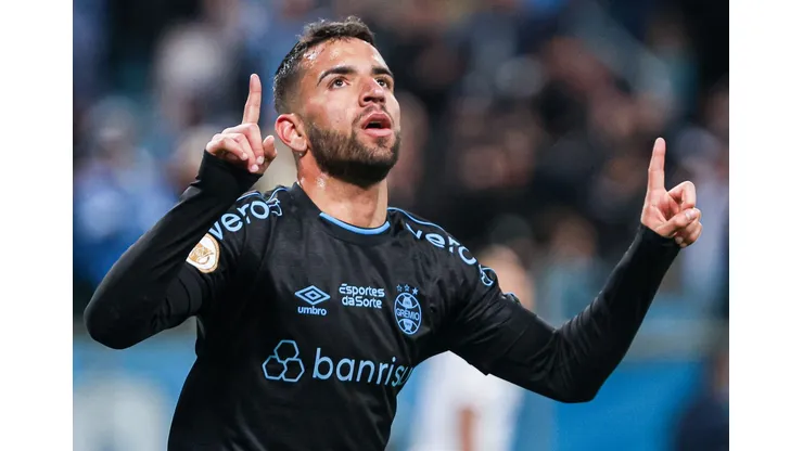 Pepê em ação pelo Imortal. O meio-campista é o pivô dos dilemas de Renato - Foto: Maxi Franzoi/AGIF