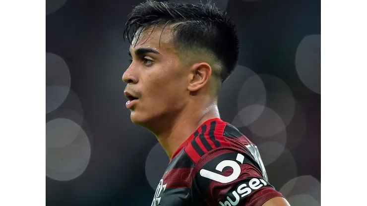 Torcida do Flamengo 'descobre' situação de Reinier na Europa - Foto: Thiago Ribeiro/AGIF