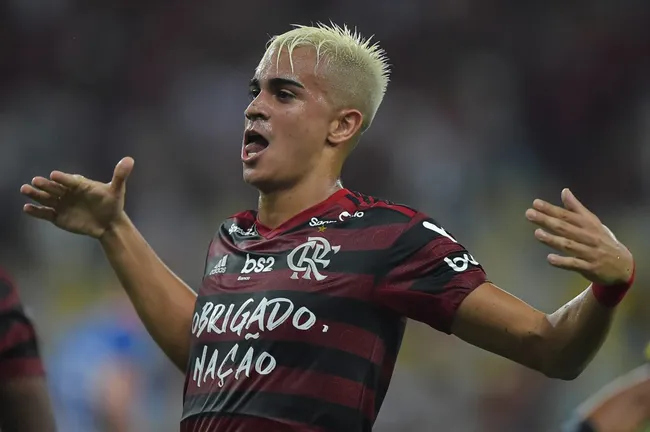 Reinier jogador do Flamengo durante uma partida no Brasileirão de 2019 . Foto: Thiago Ribeiro/AGIF
