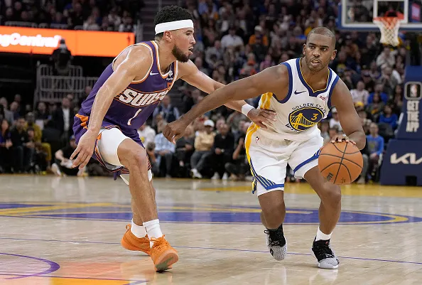 Ex-companheiros, Devin Booker e Chris Paul vão se enfrentar pela segunda vez na temporada. Créditos: Getty Images