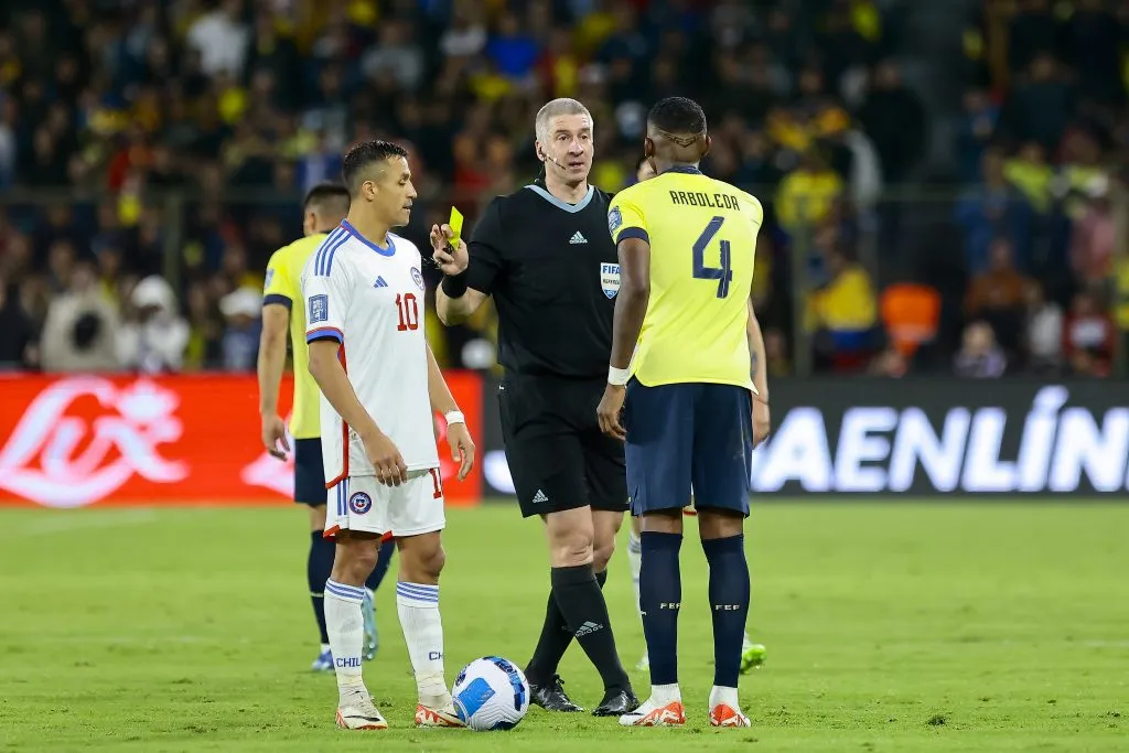 Arboleda em ação durante a partida.Franklin Jacome/Getty Images.