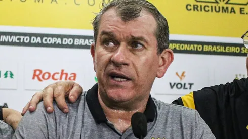 Tencati durante entrevista após confirmar o acesso. Foto: Leonardo Hubbe/AGIF