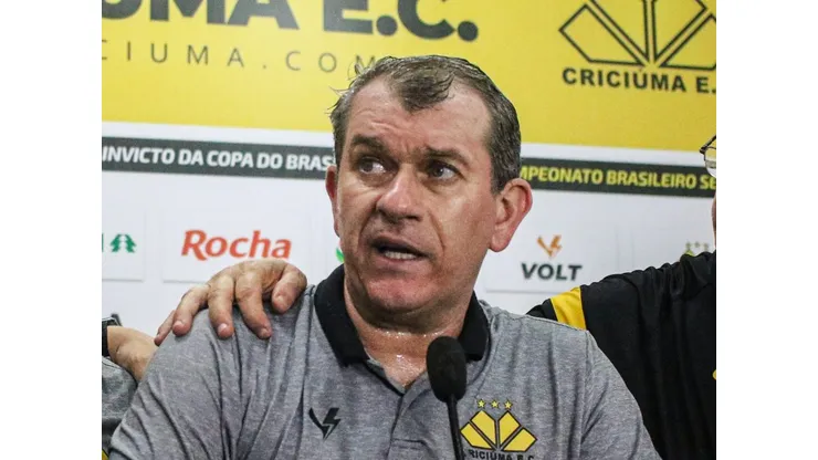 Tencati durante entrevista após confirmar o acesso. Foto: Leonardo Hubbe/AGIF