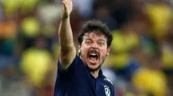 Fernando Diniz reclamando durante a partida. Foto: Wagner Meier/Getty Images.