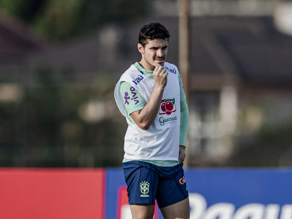Raphael Veiga jogador da Seleção Brasileira durante treino no Centro de Treinamento Granja Comary. Foto: Talita Gouvêa/AGIF