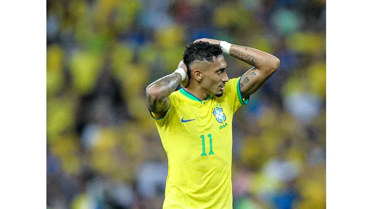 Raphinha, da Seleção Brasileira, lamenta durante partida - Foto: Jhony Pinho/AGIF