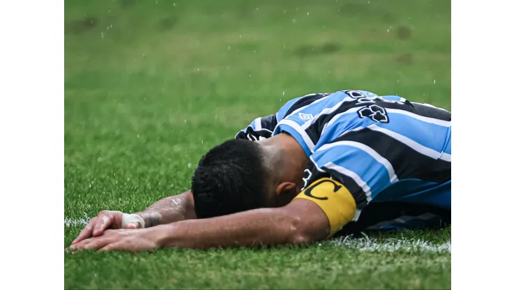 Luis Suarez jogador do Gremio lamenta durante partida contra o Corinthians no estadio Arena do Gremio pelo campeonato Brasileiro A 2023. Foto: Maxi Franzoi/AGIF