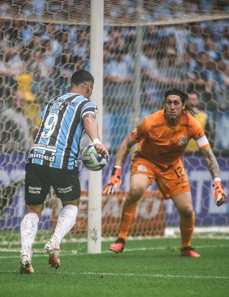 Luis Suárez enfrentando o Corinthians na Arena do Grêmio pelo Campeonato Brasileiro. Foto: Giancarlo Santorum/AGIF