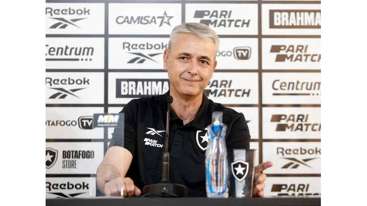 Tiago Nunes, novo técnico do Botafogo, em sua apresentação - Foto: Vitor Silva/Botafogo