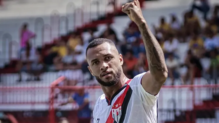 Gustavo Coutinho é o artilheiro da Série B com 13 gols e interessa ao Peixe - Foto: Ingryd Oliveira - ACG