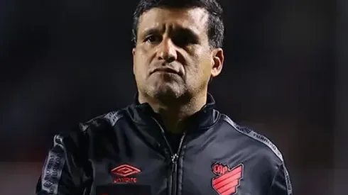 Técnico Interino do Athletico-PR, Wesley Carvalho - Foto: Gustavo Oliveira/Athletico