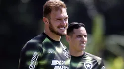 Lucas Perri e Gatito Fernandez concorrem no gol do Botafogo - Foto: Vítor Silva/BFR