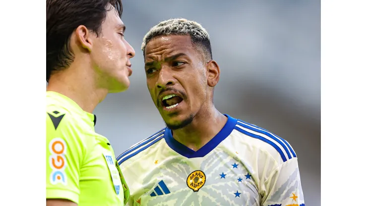 Matheus Pereira, meia do Cruzeiro, pelo Brasileirão - Foto: Gilson Lobo/AGIF