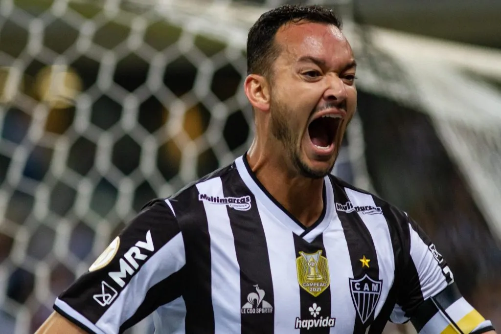 Rever jogador do Atletico-MG comemora seu gol durante partida contra o Fortaleza no estadio Mineirao pelo campeonato Brasileiro A 2022. Foto: Fernando Moreno/AGIF