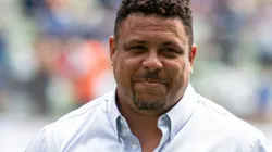 Ronaldo Fenômeno, dono da SAF do Cruzeiro, assistindo jogo do Brasileirão - Foto: Fernando Moreno/AGIF