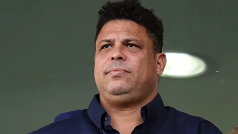 Ronaldo Fenômeno, dono da SAF do Cruzeiro, assistindo jogo do Brasileirão - Foto: Gilson Junio/AGIF