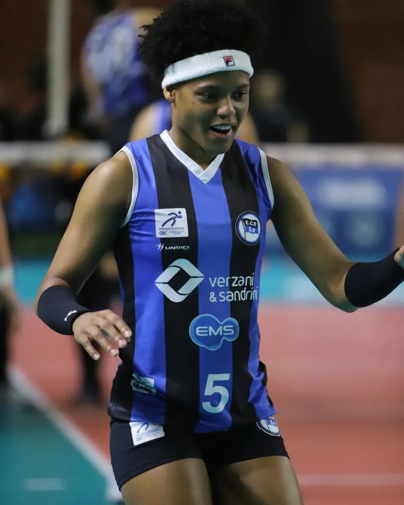 Karen, de 21 anos, uma das promessas de Pinheiros para a Superliga. Reprodução/Instagram oficial de Karen Beatriz