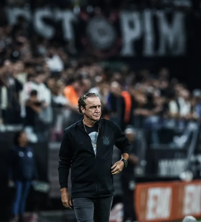 Cuca, técnico do Corinthians, durante partida contra o Remo no estádio Arena Corinthians pelo campeonato Copa do Brasil 2023. Foto: Marcello Zambrana/AGIF