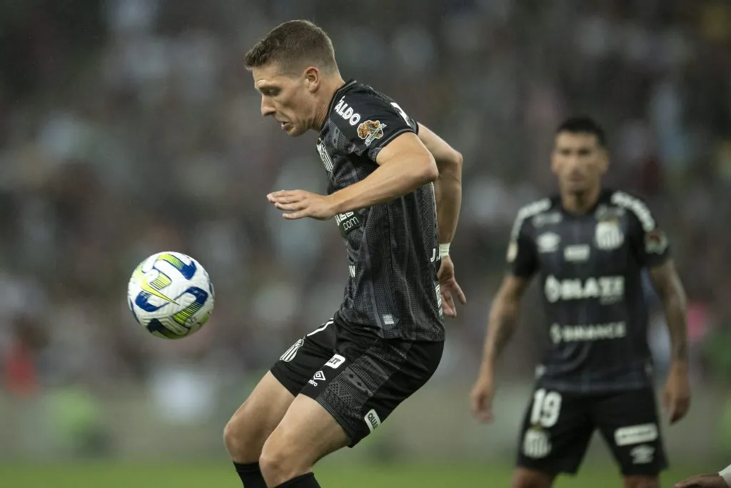 Furch é uma das 2 opções do Santos – Foto: Jorge Rodrigues/AGIF.