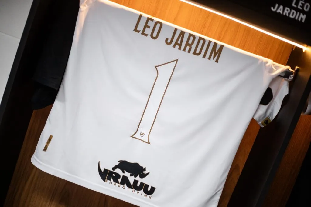 Costas do uniforme de goleiro em homenagem aos Camisas Negra - Foto: Leandro Amorim/ Vasco da Gama / Twitter Oficial 