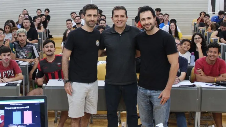 Aula de poker na Universidade de Campinas, campus de Limeira