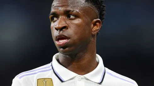 Vini Jr. pode ganhar uma sombra enquanto estiver afastado, pois a direção do Real Madrid estuda um nome - (Photo by Denis Doyle/Getty Images)