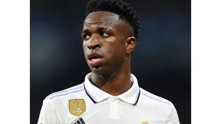 Vini Jr. pode ganhar uma sombra enquanto estiver afastado, pois a direção do Real Madrid estuda um nome - (Photo by Denis Doyle/Getty Images)