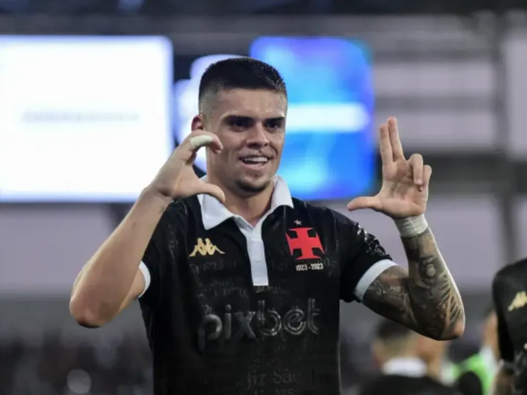 Foto: Thiago Ribeiro/AGIF – Gabriel Pec em jogo pelo Vasco