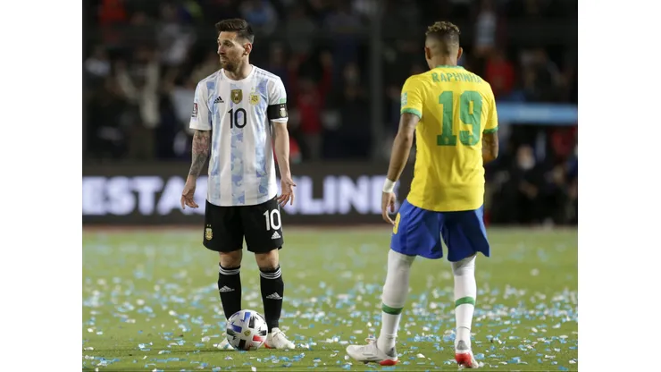 Brasil e Argentina jogando pelas Eliminatórias da Copa do Mundo em 2021. Daniel Jayo/Getty Images.
