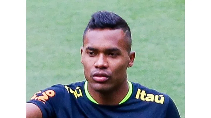 Alex Sandro é uma possibilidade no Flamengo para 2024. Foto: Marcello Zambrana/AGIF