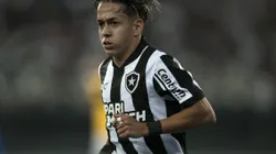 Matias Segovia jogador do Botafogo durante partida contra o Guarani-PAR no estadio Engenhao pelo campeonato Copa Sul-Americana 2023. Foto: Jorge Rodrigues/AGIF