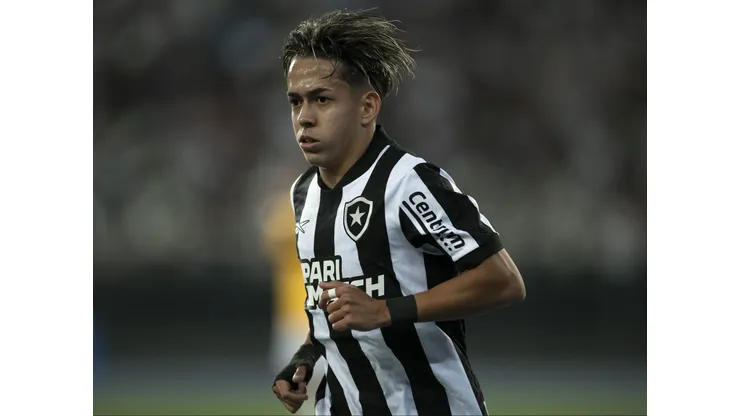 Matias Segovia jogador do Botafogo durante partida contra o Guarani-PAR no estadio Engenhao pelo campeonato Copa Sul-Americana 2023. Foto: Jorge Rodrigues/AGIF