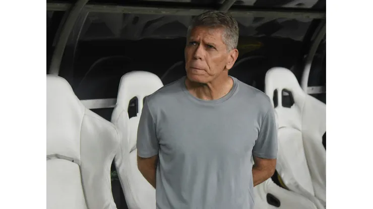 Paulo Autuori, técnico do Cruzeiro, durante partida contra o Fortaleza - Foto: Gustavo Aleixo/Cruzeiro
