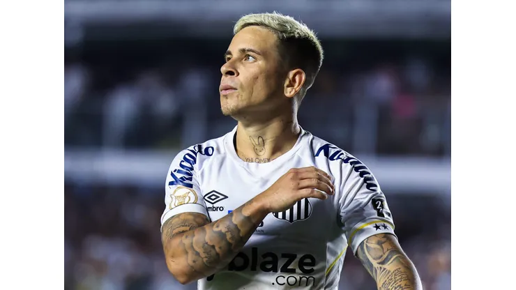 Soteldo, jogador do Santos, durante partida contra o São Paulo na Vila Belmiro pelo Campeonato Brasileiro - Foto: Marcello Zambrana/AGIF