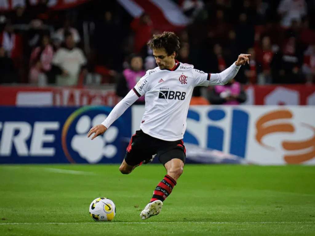 Rodrigo Caio jogador do Flamengo durante partida contra o Internacional no estadio Beira-Rio pelo campeonato Brasileiro A 2022. Foto: Maxi Franzoi/AGIF