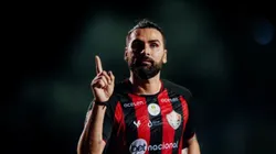Foto: Jhony Pinho/AGIF - Léo Gamalho, atacante do Vitória