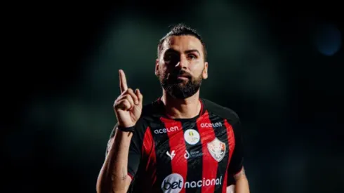 Foto: Jhony Pinho/AGIF - Léo Gamalho, atacante do Vitória