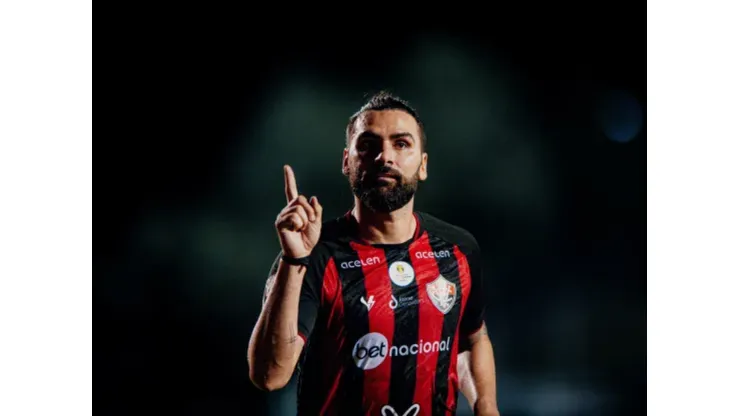 Foto: Jhony Pinho/AGIF - Léo Gamalho, atacante do Vitória