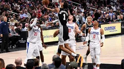 Victor Wembanyama no garrafão do Clippers