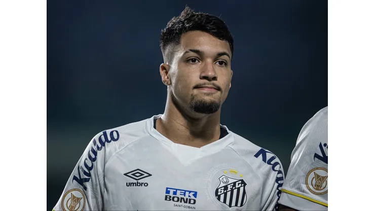 Marcos Leonardo, jogador do Santos, durante partida contra o Goiás no estádio Serrinha pelo Campeonato Brasileiro - Foto: Isabela Azine/AGIF