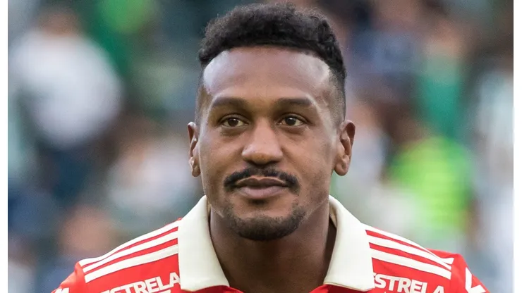 Foto: Robson Mafra/AGIF - Edenilson falou sobre sua saída do Inter